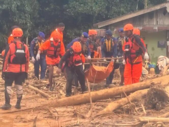 
 Operasi SAR Banjir Sibolga–Tapteng Hari Ke-3: 65 Orang Meninggal, Puluhan Masih Dalam Pencarian