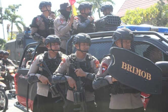 
 Brimob Polda Riau Gelar Latihan Operasi Aman Nusa I, Tingkatkan Kesiapsiagaan Personel Hadapi Ancaman Kamtibmas