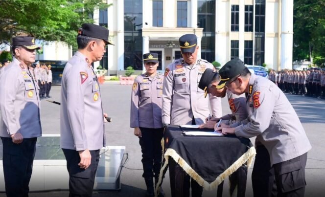 
 Polda Jambi Gelar Apel dan Penandatanganan Pakta Integritas, Perangi Judi Online dan Narkoba