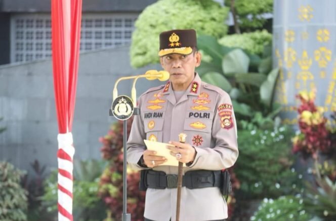 
 Wujud Nyata Pembinaan Karier, Kapolda Sumsel Berikan Penghargaan Kepada 137 Personel Pilihan