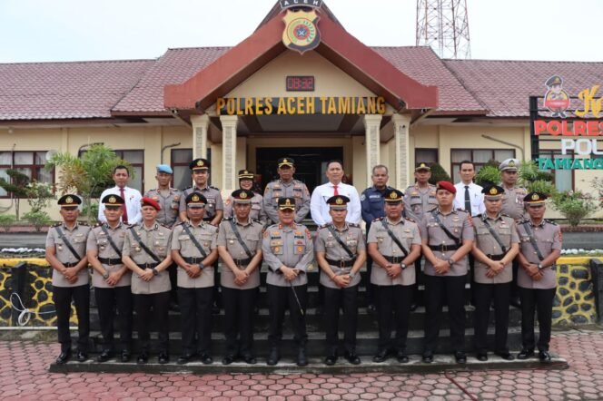 
 Kapolres Aceh Tamiang Pimpin Sertijab Empat Pejabat Utama dan Dua Kapolsek