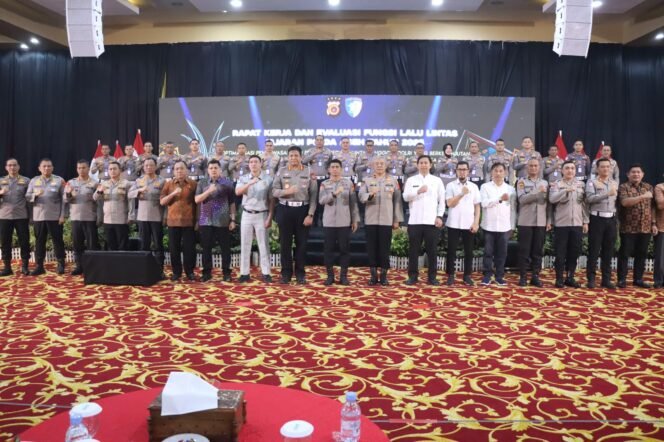 
 Buka Raker Lalu Lintas, Kapolda Aceh Tekankan Keseimbangan Penegakan Hukum dengan Edukasi kepada Masyarakat