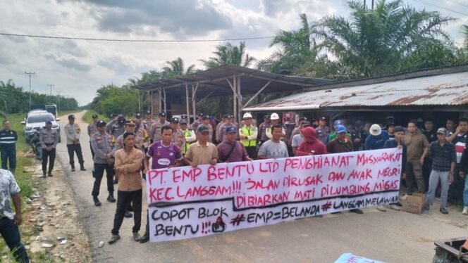 
 Polres Pelalawan laksanakan Pengamanan Aksi Unjuk Rasa di PT EMP Langgam