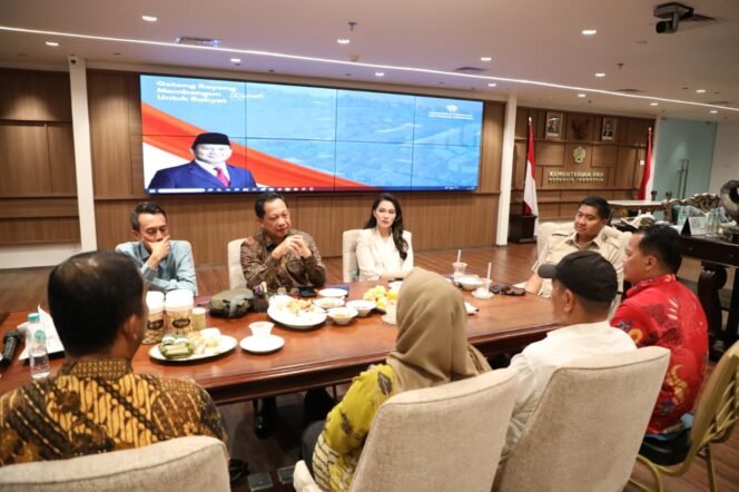 
 Mendagri Tekankan Pentingnya Hunian Layak dalam Rapat bersama Menteri PKP