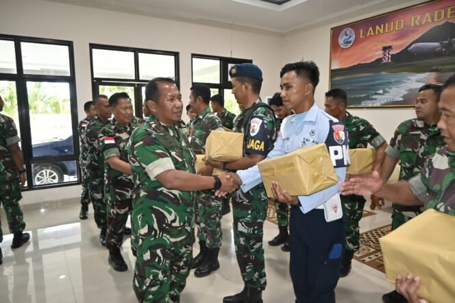 
 Penghargaan Pimpinan Bangkitkan Motivasi Prajurit Lanud RSA Natuna