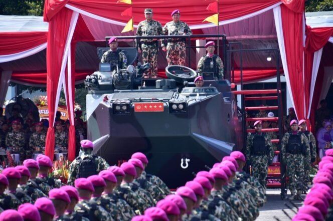 
 Panglima TNI Dikukuhkan sebagai Warga Kehormatan Pasukan Pendarat Korps Marinir