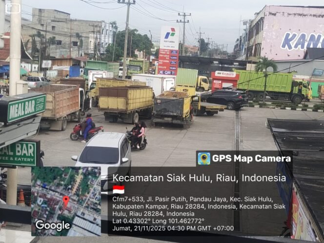 
 Tim Investigasi Pantau Antrian Mobil Colt Diesel di SPBU Di duga Terindikasi Serta Bekerja Sama dengan Mobil Langsir Modifikasi Harap APH Menindak