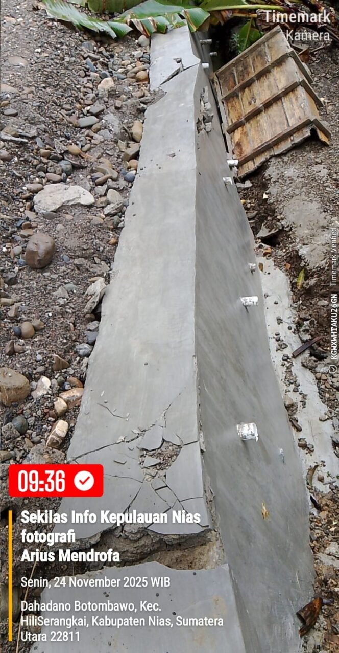 
 Demi Meraup Untung Besar di duga Pakai Semen Yang Kurang Berkualitas,Terlihat Tembok Penahan Patah.