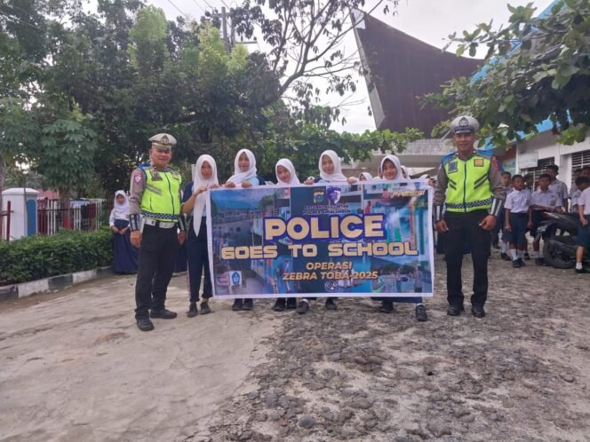 
 Satlantas Polres Simalungun Intensifkan Edukasi Pelajar SMPN 2 Pematangsiantar dalam Rangka Ops Zebra Toba 2025