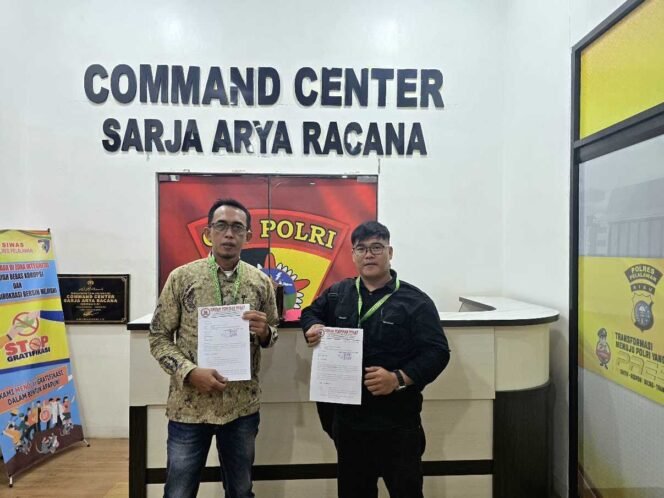 
 Diduga Jadi Provokator Saat Sidang Lapangan, Seorang Ibu Rumah Tangga di Desa Sungai Buluh Dilaporkan ke Polres Pelalawan