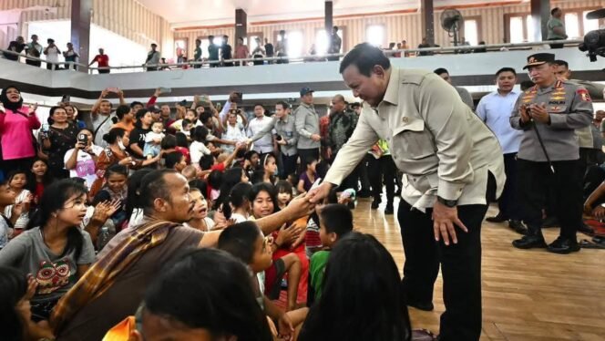
 Presiden Prabowo Tinjau Langsung Distribusi Bantuan ke Tapanuli Tengah, Fokus pada Pangan, BBM, dan Listrik