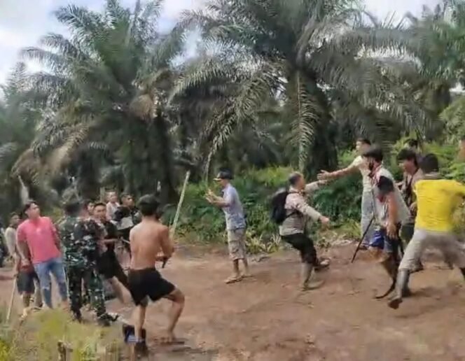 
 Konflik pengelolaan lahan perkebunan kelapa sawit berujung Maut antar warga dan memakan korban di Kabupaten Bengkalis, Riau.