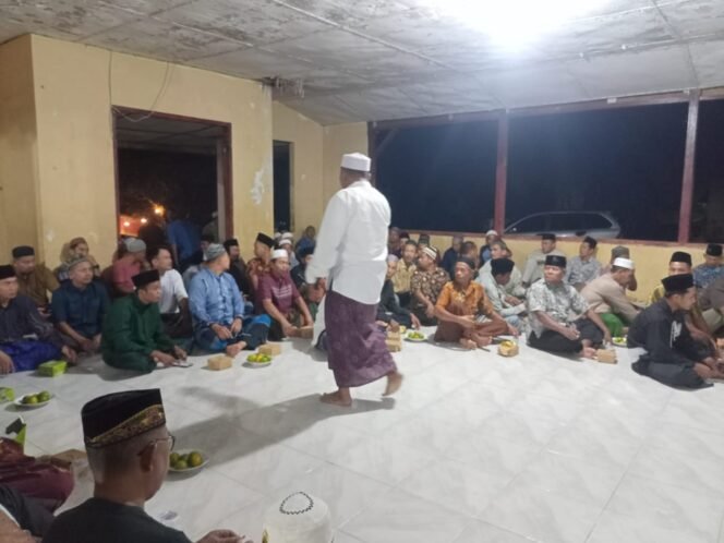 
 Menjelang Berakhirnya Masa Non Aktif Kades Ujungbatu 4 Warga Gelar Doa Istigosah