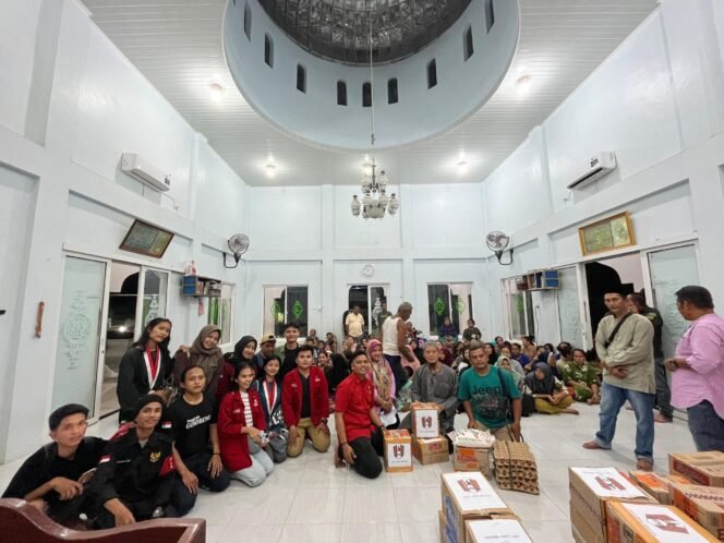 
 Saling Menguatkan, DPC GMNI Medan Salurkan Hasil Donasi di Kelurahan Terjun Medan Marelan