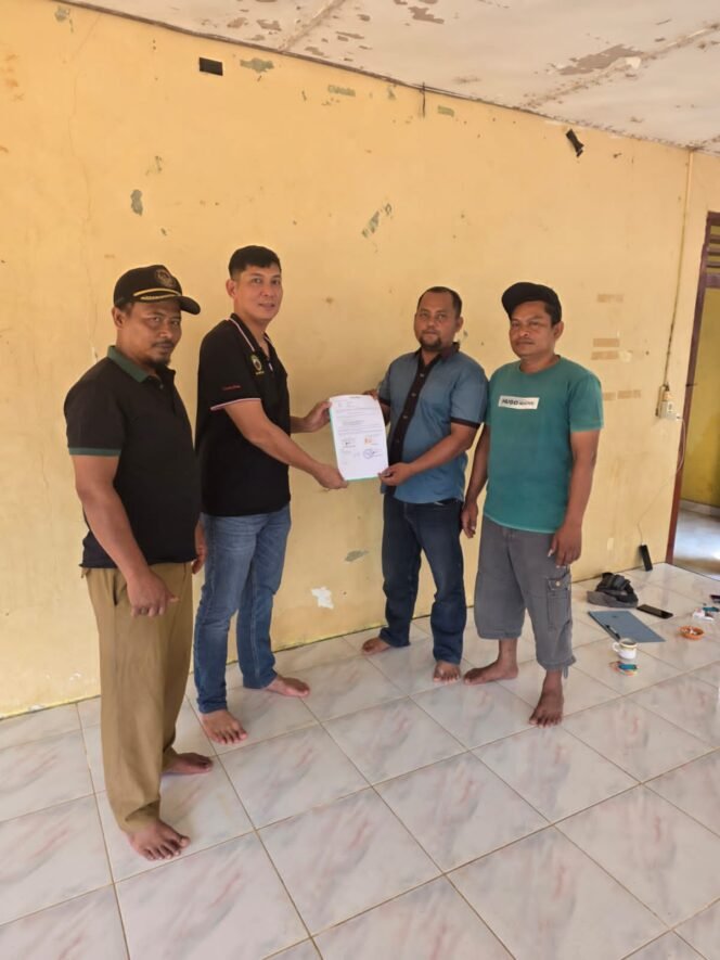 
 Abdi Siregar Personil Poldasu Hibahkan Tanah Untuk Pembangunan Musholla Nurul Iman Serta MCK Untuk Pasar Desa Ujungbatu Empat