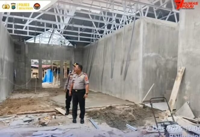 
 Kapolres Simalungun Cek Langsung Pembangunan SPPG Polsek Tanah Jawa, Sudah Tahap Finishing