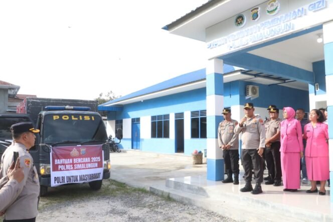 
 Kapolres Simalungun Lepas Bantuan Kemanusiaan untuk Korban Banjir dan Longsor di Tapteng dan Sibolga