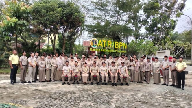 
 Dipimpin Kakan Ir. Umar Fathoni, M.Si, Seluruh Pegawai BPN Pelalawan Siap Wujudkan WTAB Menuju Zona Integritas