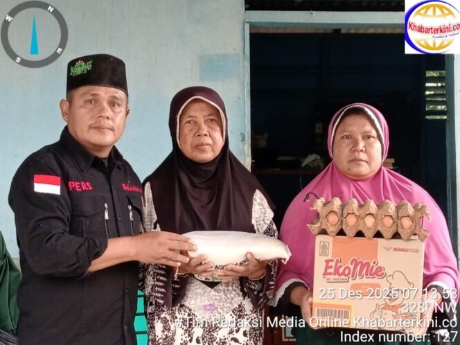 
 Pimpinan Khabarterkini.co Salurkan Paket Sembako bagi Lansia dan Warga Rentan