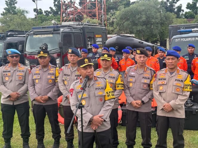 
 Pintu Air Koto Panjang Dibuka, Kapolda Riau Siagakan Pasukan Antisipasi Banjir