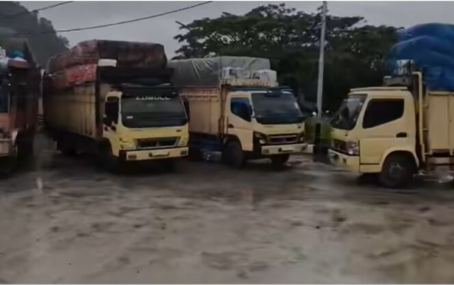
 Para Sopir Pembawa Sembako Ke Nias Mengeluh Tidak Muat Di Kapal Menuju Gunungsitoli Malah di Utamakan Mobil Pengangkut Aspal