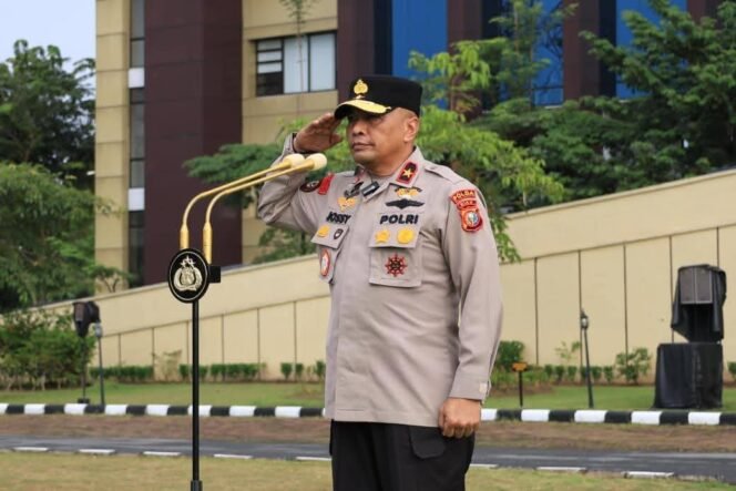 
 Wakapolda Riau, Brigjen Jossy Sampaikan Pesan Perpisahan Sambil Meneteskan Air Mata Mengikuti Apel Terakhir