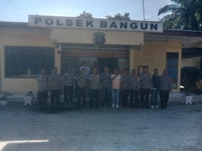 
 Kapolres Simalungun Kunjungi Polsek Bangun, Tekankan Disiplin Personel dan Pelayanan Humanis Menuju Polri Presisi