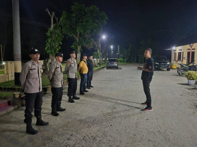 
 Polsek Bangun Laksanakan Apel Malam Piket Siaga, Kapolsek Tekankan Kesiapsiagaan Personel