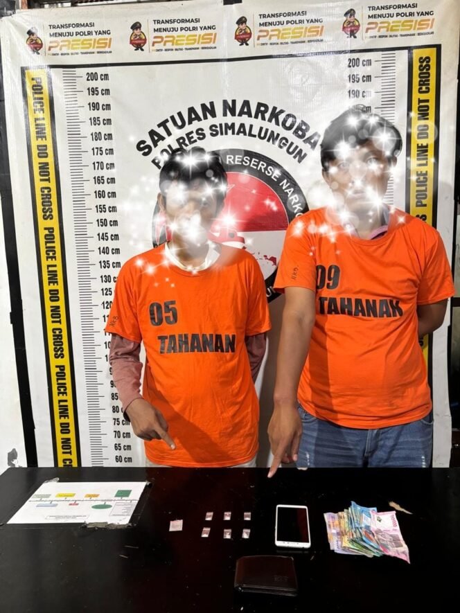 
 Sat Narkoba Polres Simalungun Gerebek Rumah di Jalan Mangga II, Dua Pria dan 6 Paket Sabu Diamankan