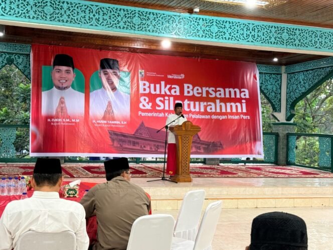 
 Buka Puasa Bersama Wartawan, Bupati Zukri Ajak Pers Bersinergi Bangun Pelalawan