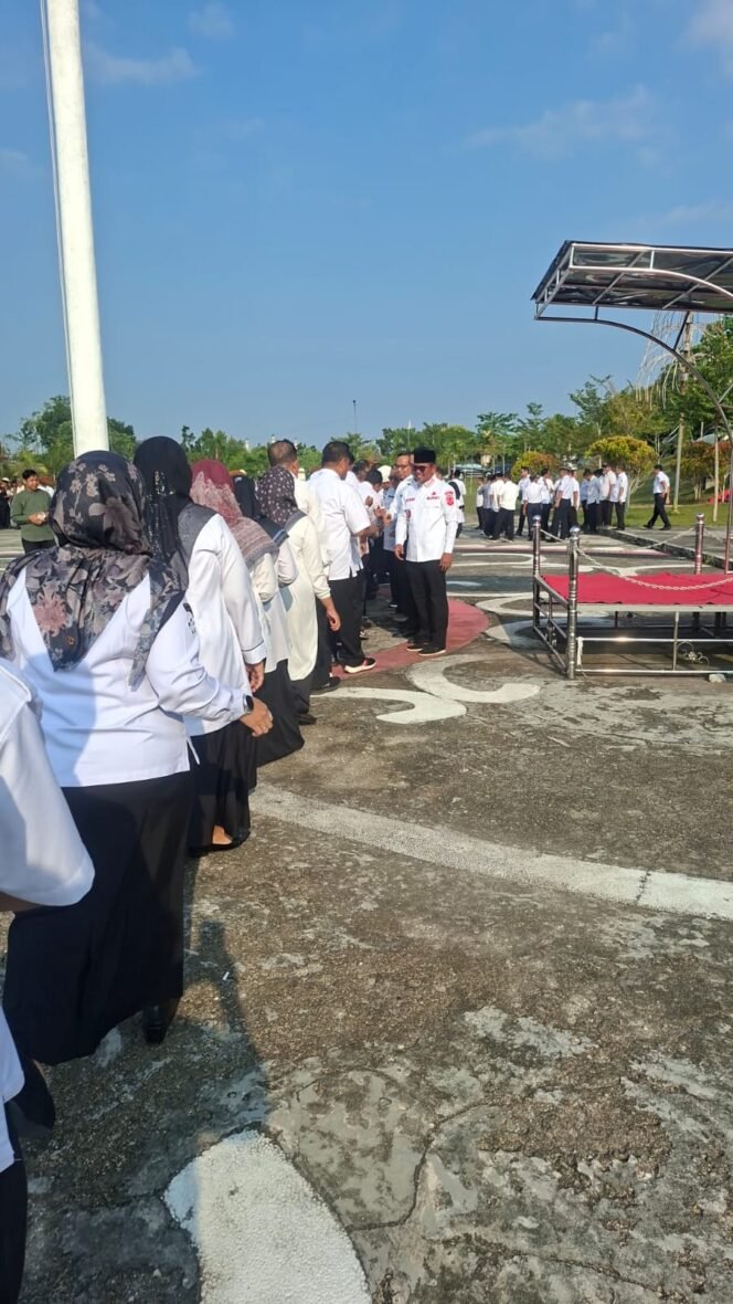 
 Bupati Pelalawan Pimpin Apel Perdana dan Halal Bihalal Bersama ASN