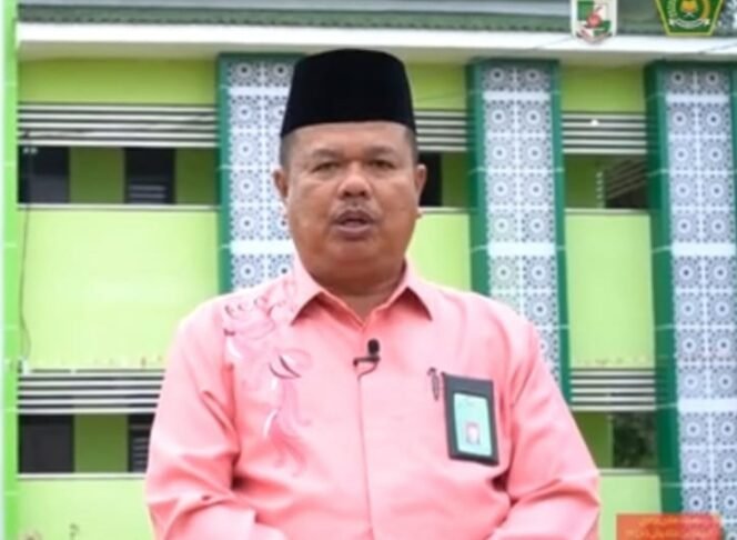 
 Miris…Oknum Kepala Sekolah MTs Negeri 2 Pelalawan Minta Berita Dugaan Perselingkuhan di Hapus