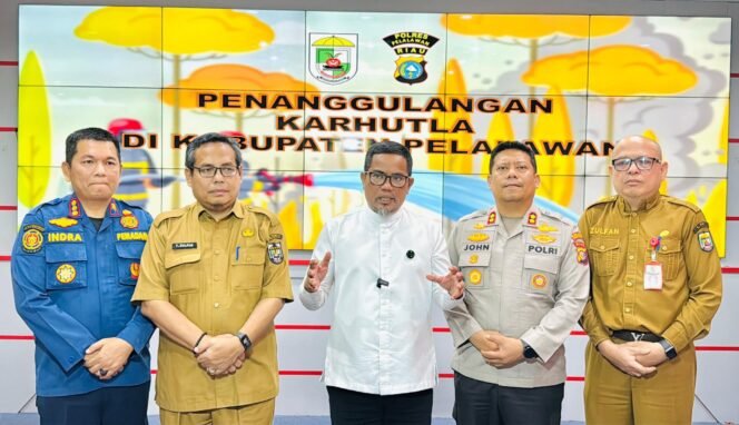 
 Sudah bisa dikendalikan, Bupati Zukri apresiasi sinergi Tim Gabungan pemadaman Karhutla di Wilayah Kabupaten Pelalawan