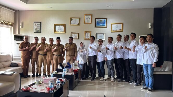 
 Bupati Zukri Audensi Bersama PLN, Apresiasi Pembangunan Kabel Bawah Laut Ke Pulau Mendol