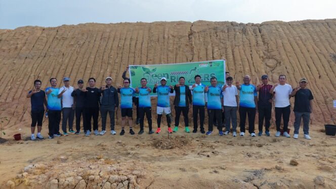 
 Kapolres Pelalawan dan Bupati Zukri Tanam Pohon Bareng Forkopimda, Green Policing Tegakkan Lingkungan Lestari