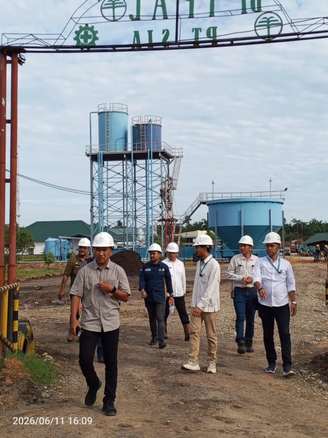 
 DLH Rokan Hilir Besama Aliansi Mahasiswa Bagan Sinembah Serta Aparat Desa Sabangi PT SIA