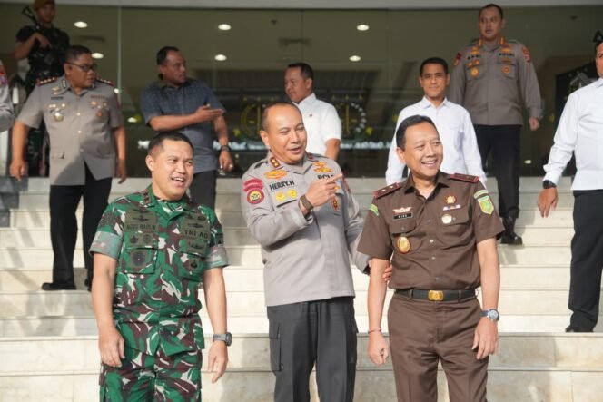 
 Kapolda Riau dan Kajati Perkuat Sinergi Penegakan Hukum