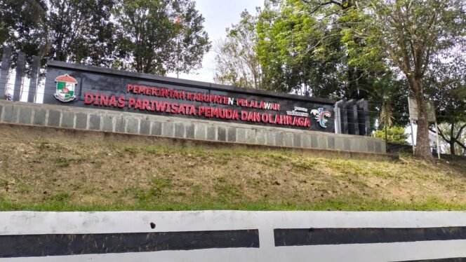 
 Memprihatinkan, Publik Pertanyakan Kinerja Disparpora Pelalawan dalam Menjaga Warisan Budaya Istana Sayap
