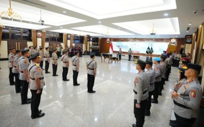 
 Penyegaran Internal Korps Bhayangkara, Kapolri Pimpin Upacara Serah Terima Jabatan Sejumlah Pejabat Polri