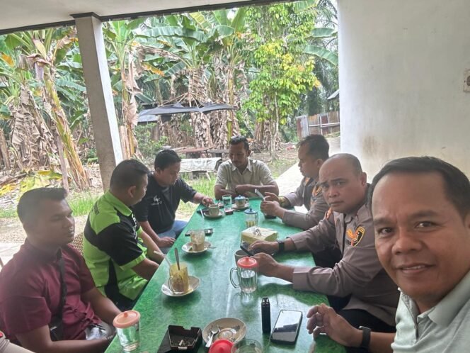 
 Perkuat Sinergitas, Kapolsek Cerenti Gelar Coffee Morning dan Silaturahmi Bersama Insan Pers